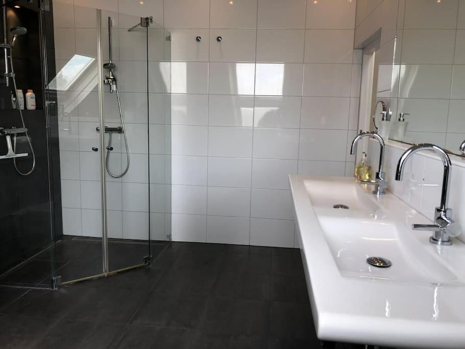 Luxe Woonboerderij In De Natuur. Nieuwkoop Eksteriør bilde